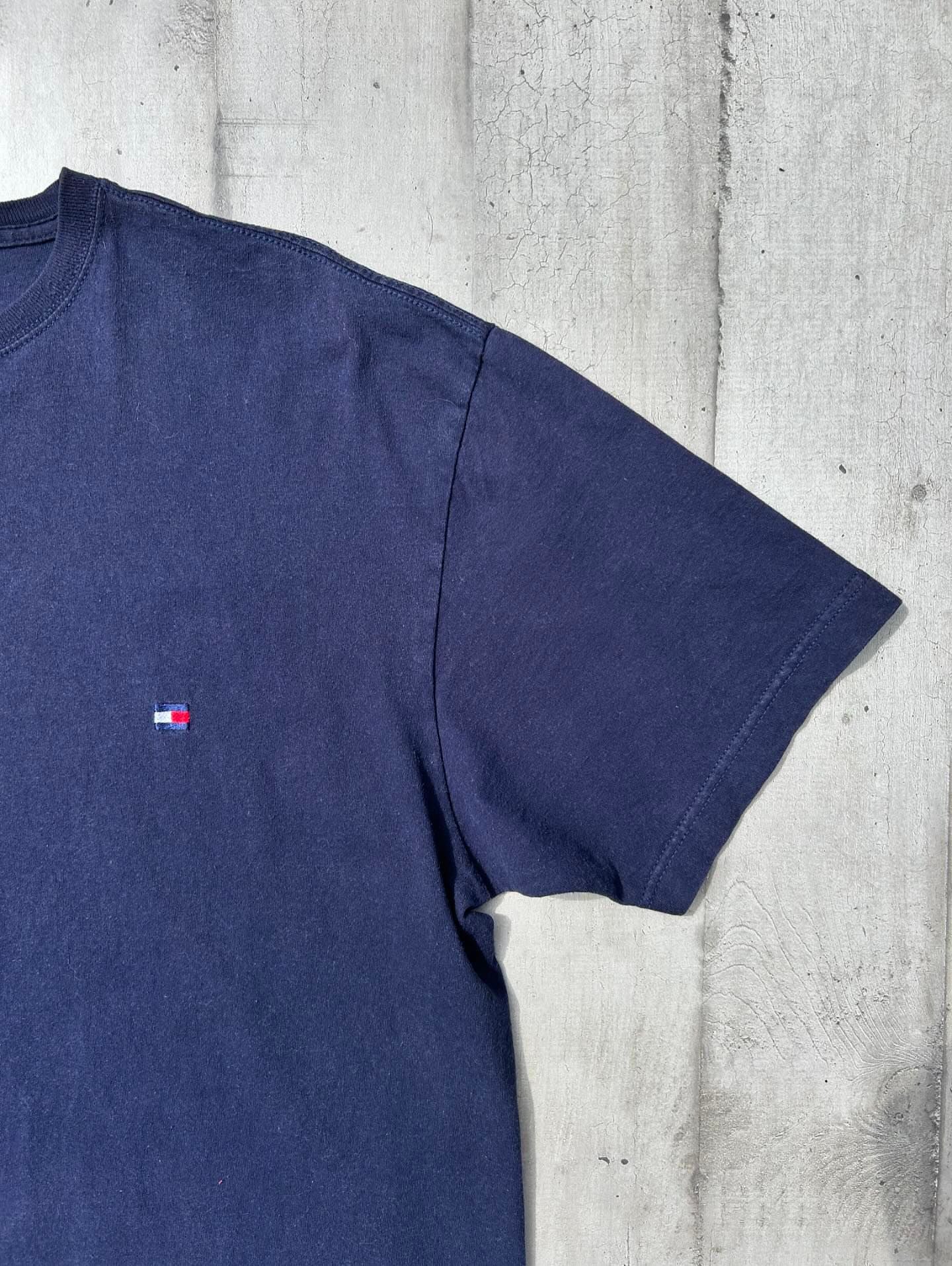 Tommy Hilfiger (L)